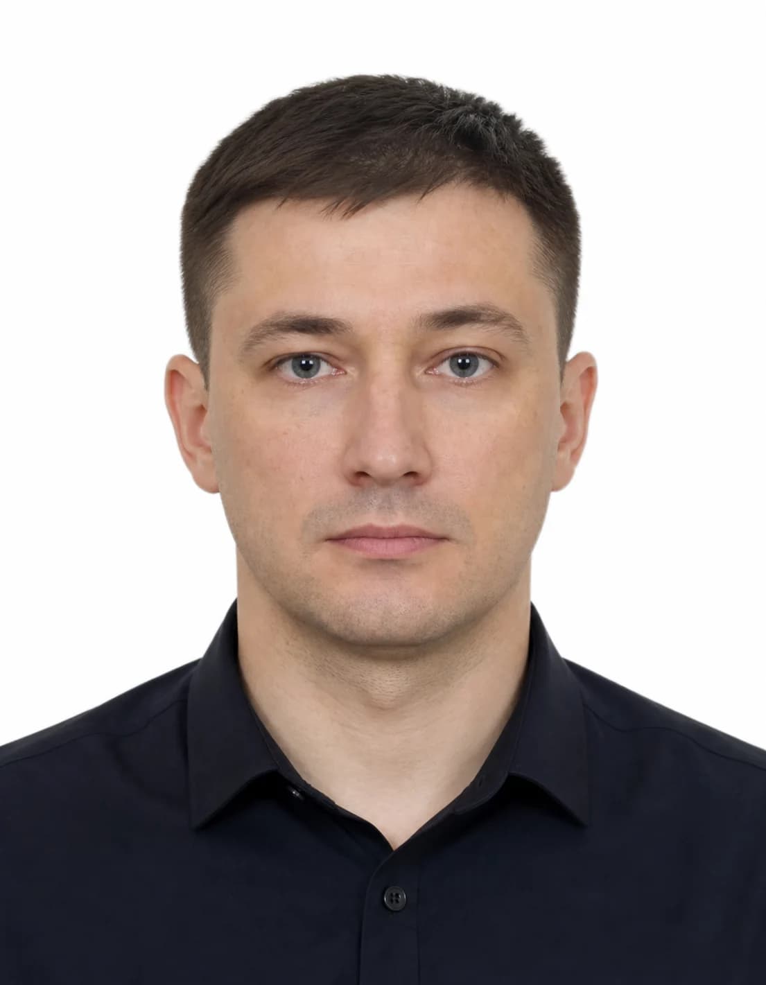 Готовое фото на документы 35×45 на белом фоне для паспорта и загранпаспорта